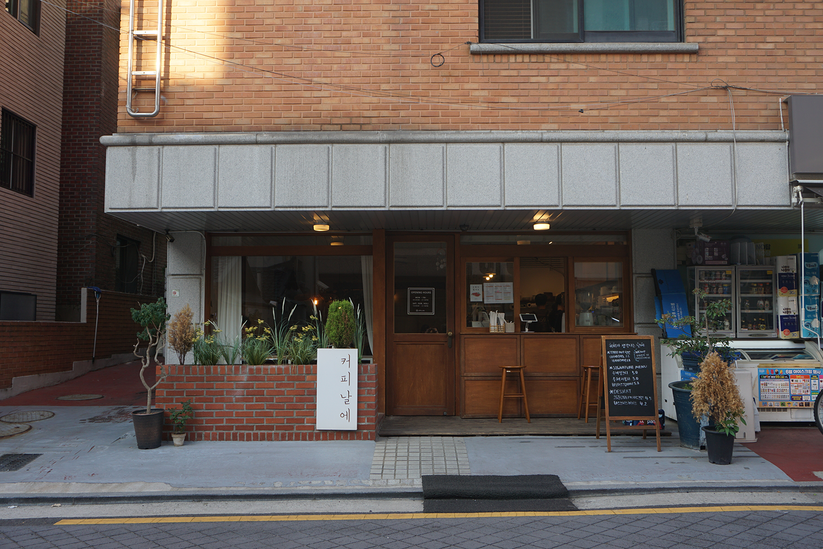 Cafe Thumbnail