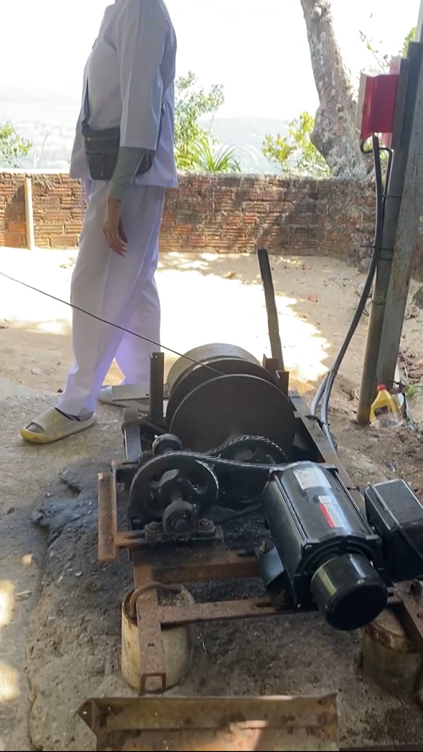 Machine used for the pulley-transport system for goods