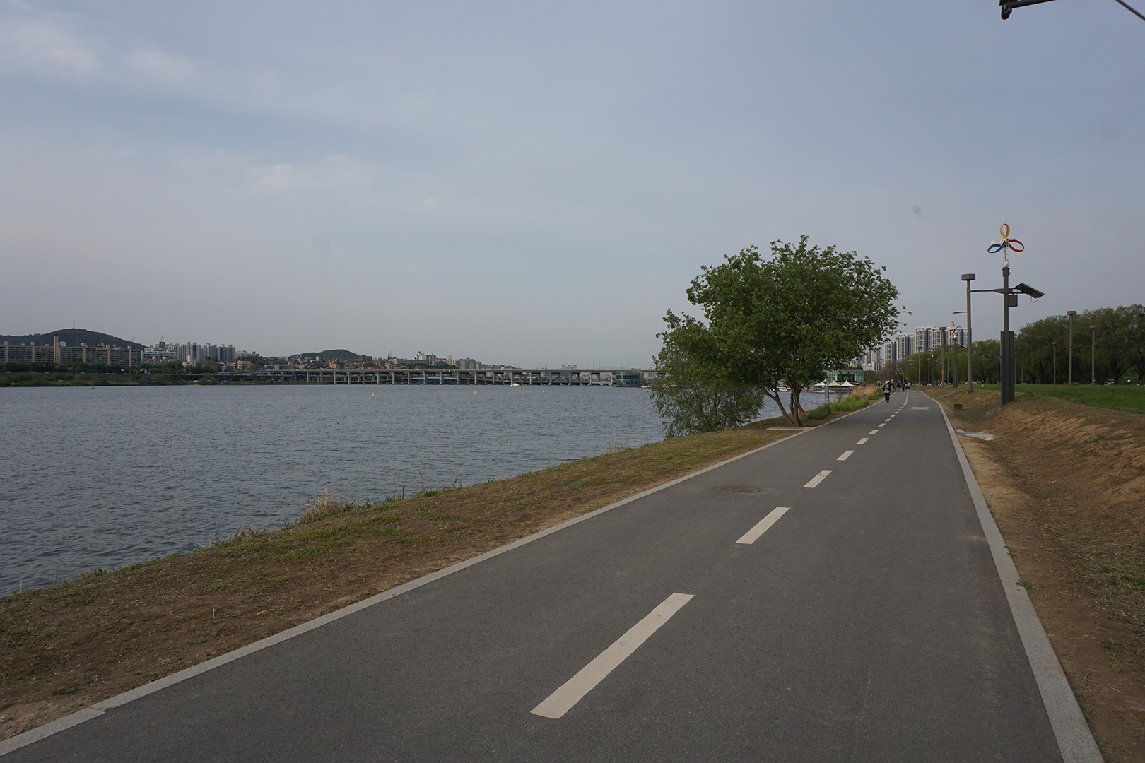 Path along the Han River